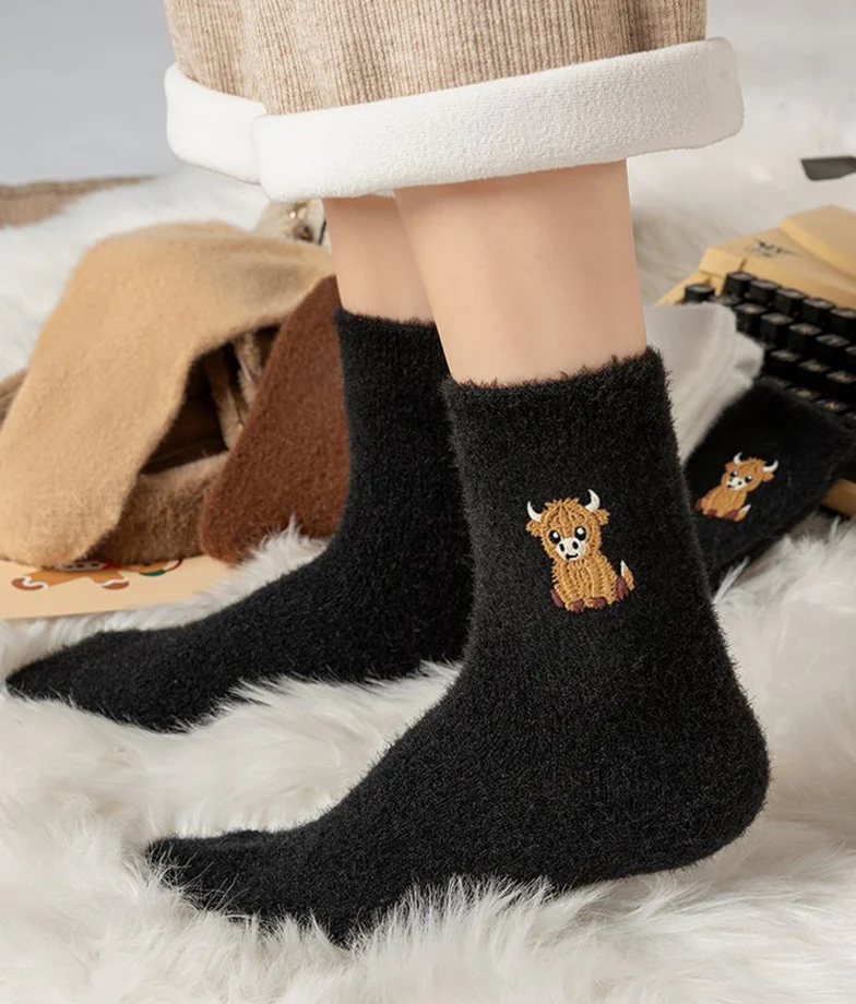 ⏳LAST DAY SALE 50% OFF!🔥Women's Cute Warm Highland Cow Embroidered Plush Socks - Image 14