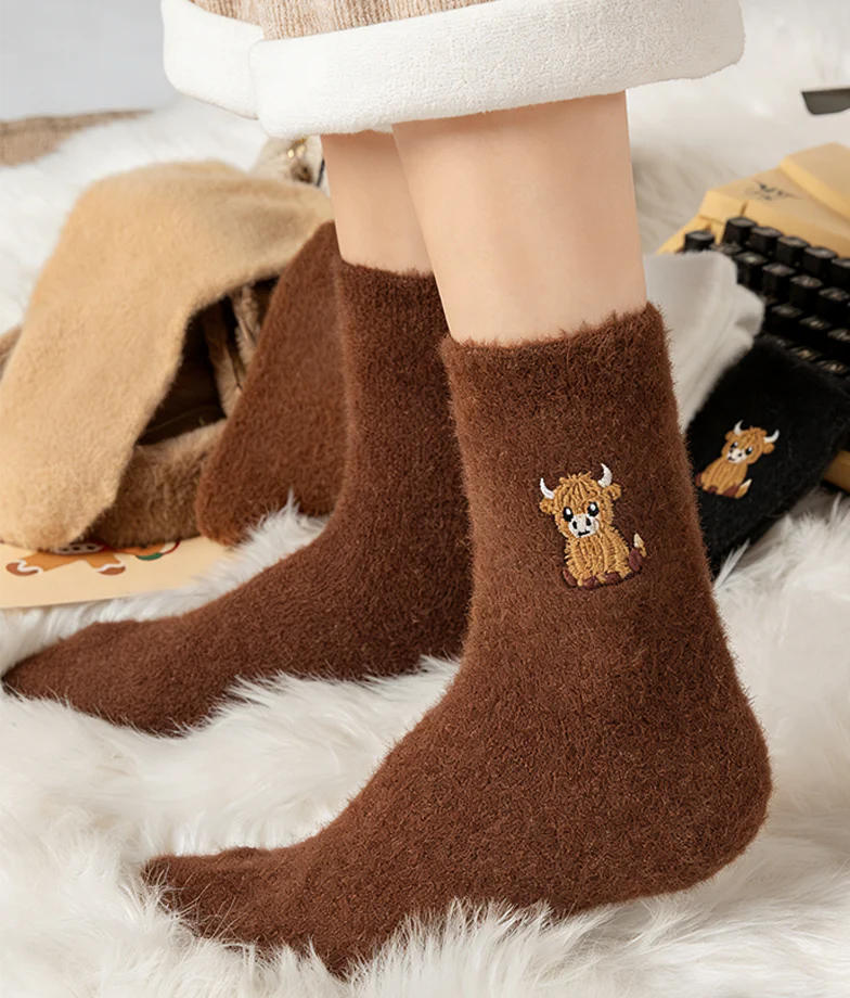 ⏳LAST DAY SALE 50% OFF!🔥Women's Cute Warm Highland Cow Embroidered Plush Socks - Image 9