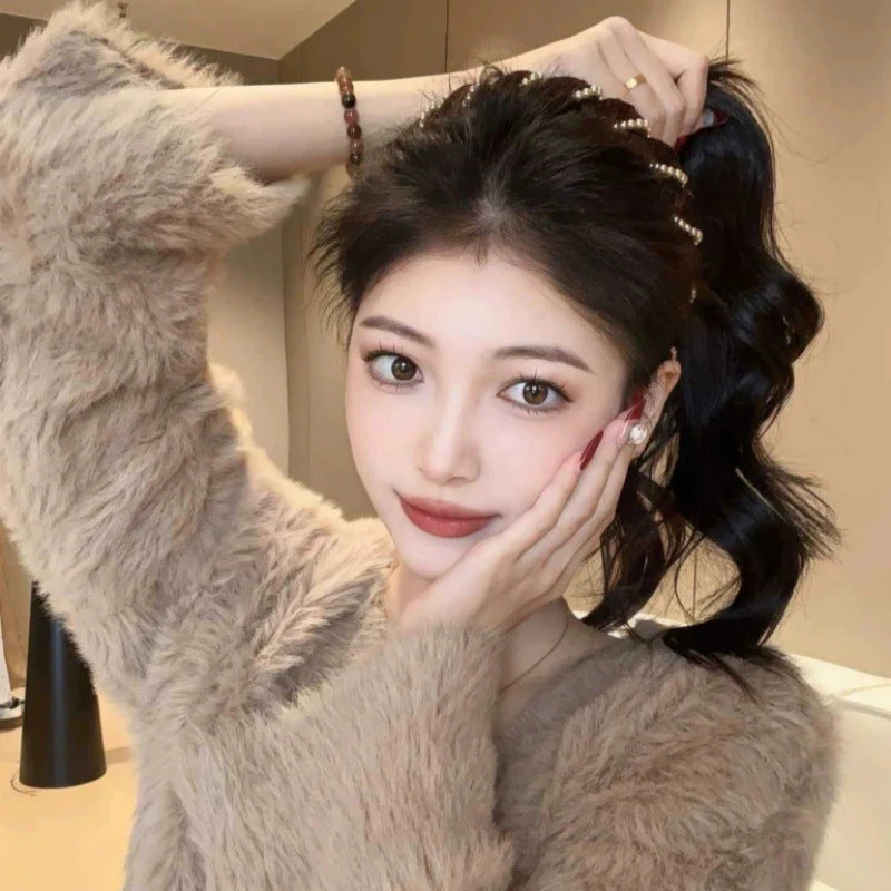 ✨LIMITED SALE BUY 1 GET 2 FREE (3 PCS)!!✨Vintage High Cranium Pearl Hairband🦪 - Image 6